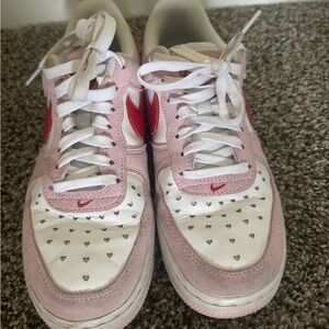 Nike Valentine’s day Air Force 1